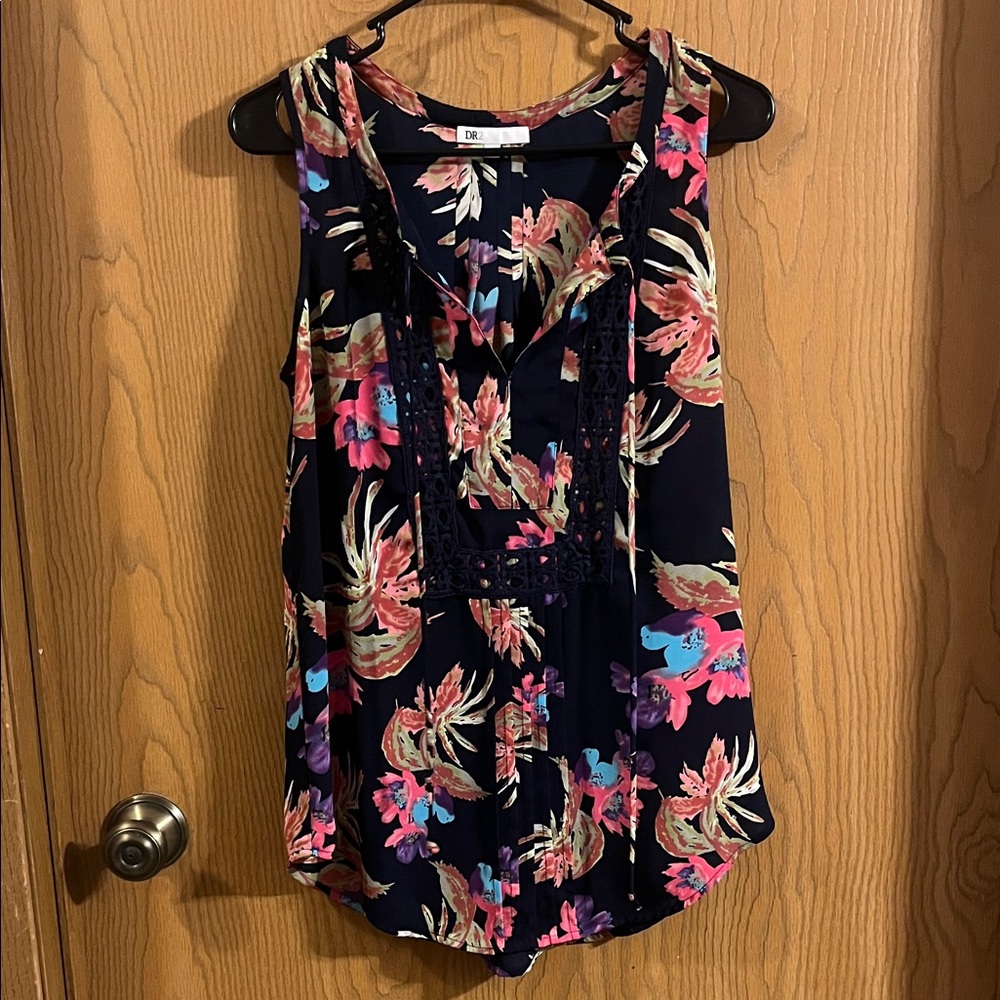 DR2 Women’s‎ Navy and Pink Floral Sleeveless Blouse Medium